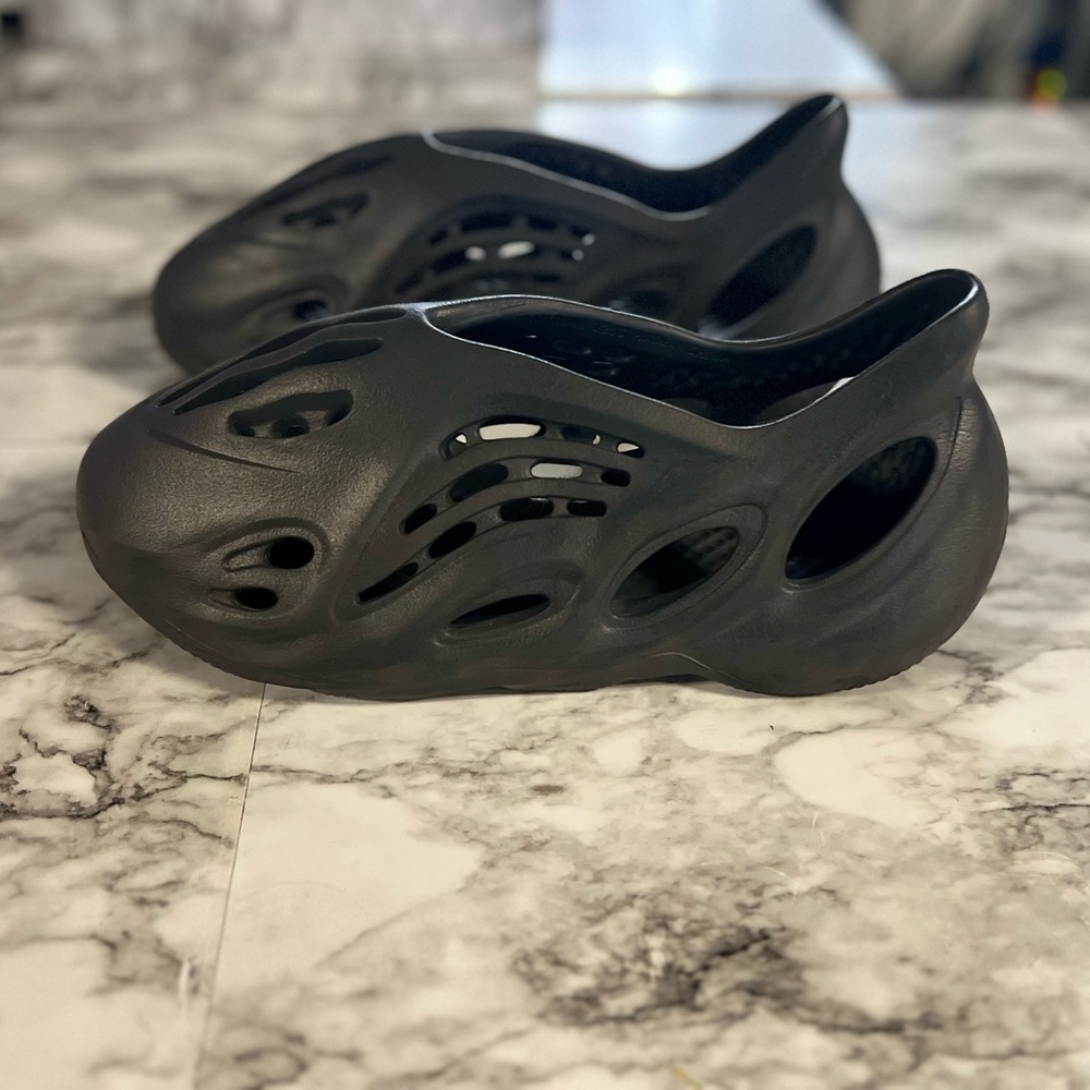 Yeezy Onyx Foam Runners